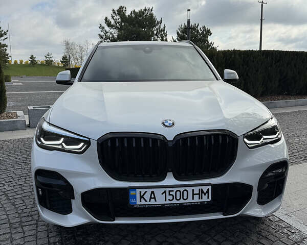 Белый БМВ Х5, объемом двигателя 3 л и пробегом 13 тыс. км за 81500 $, фото 1 на Automoto.ua