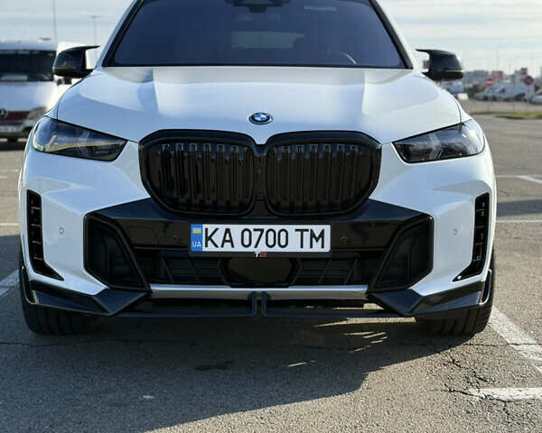 Белый БМВ Х5, объемом двигателя 3 л и пробегом 40 тыс. км за 120000 $, фото 1 на Automoto.ua