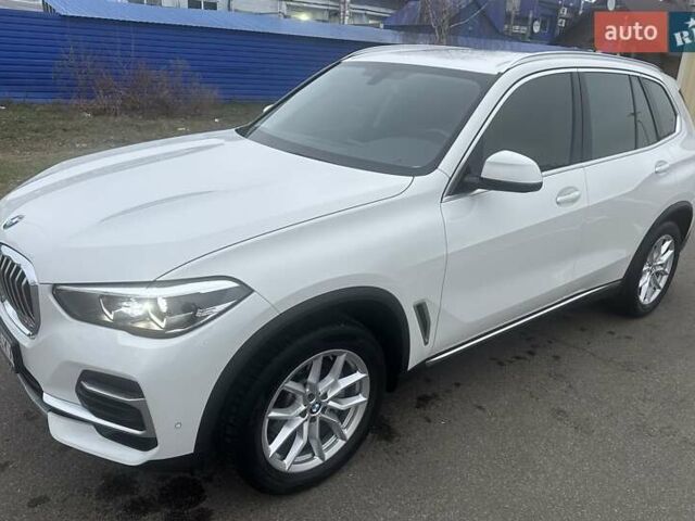 Білий БМВ Х5, об'ємом двигуна 2 л та пробігом 38 тис. км за 60100 $, фото 1 на Automoto.ua