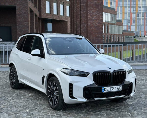 Белый БМВ Х5, объемом двигателя 2.99 л и пробегом 10 тыс. км за 110000 $, фото 1 на Automoto.ua