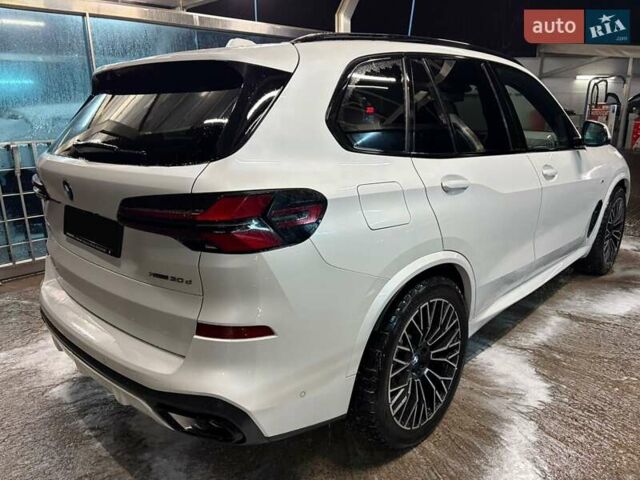 Білий БМВ Х5, об'ємом двигуна 2.99 л та пробігом 67 тис. км за 99200 $, фото 1 на Automoto.ua