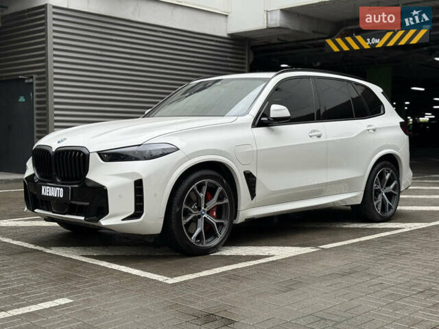 Белый БМВ Х5, объемом двигателя 3 л и пробегом 40 тыс. км за 91000 $, фото 1 на Automoto.ua