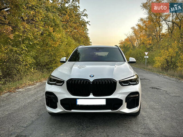 Белый БМВ Х5, объемом двигателя 3 л и пробегом 62 тыс. км за 67990 $, фото 1 на Automoto.ua