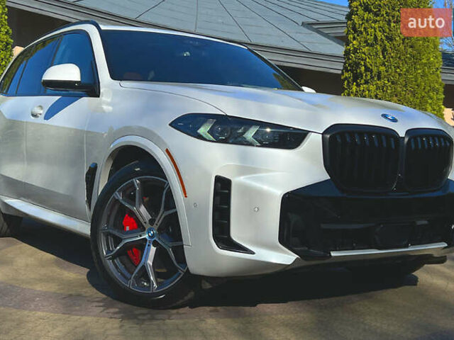 Белый БМВ Х5, объемом двигателя 3 л и пробегом 2 тыс. км за 114000 $, фото 1 на Automoto.ua