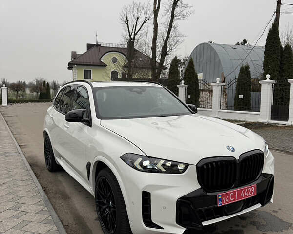 Белый БМВ Х5, объемом двигателя 3 л и пробегом 18 тыс. км за 94500 $, фото 1 на Automoto.ua