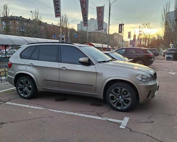 Бежевый БМВ Х5, объемом двигателя 2.98 л и пробегом 291 тыс. км за 15000 $, фото 1 на Automoto.ua