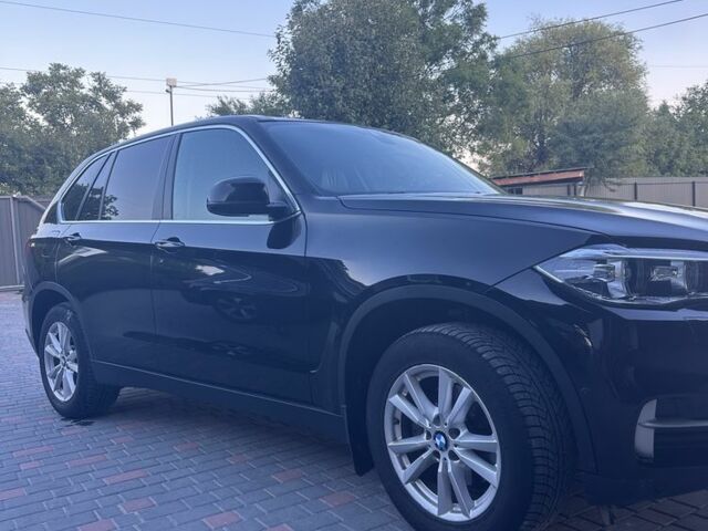 Чорний БМВ Х5, об'ємом двигуна 2 л та пробігом 219 тис. км за 21967 $, фото 1 на Automoto.ua