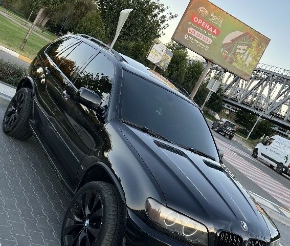 Черный БМВ Х5, объемом двигателя 4.4 л и пробегом 295 тыс. км за 7000 $, фото 1 на Automoto.ua