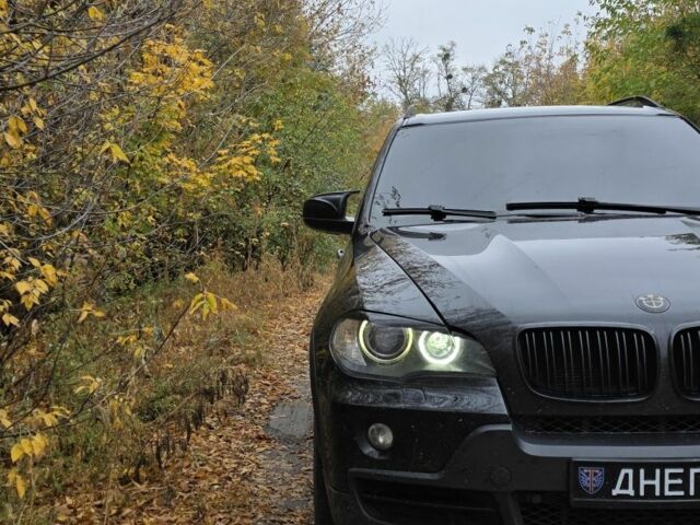 Черный БМВ Х5, объемом двигателя 3 л и пробегом 400 тыс. км за 10000 $, фото 1 на Automoto.ua