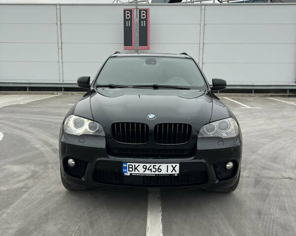 Черный БМВ Х5, объемом двигателя 4.4 л и пробегом 171 тыс. км за 15000 $, фото 1 на Automoto.ua