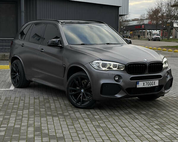 Чорний БМВ Х5, об'ємом двигуна 2 л та пробігом 250 тис. км за 24999 $, фото 1 на Automoto.ua