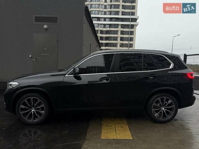 Черный БМВ Х5, объемом двигателя 3 л и пробегом 93 тыс. км за 77333 $, фото 1 на Automoto.ua