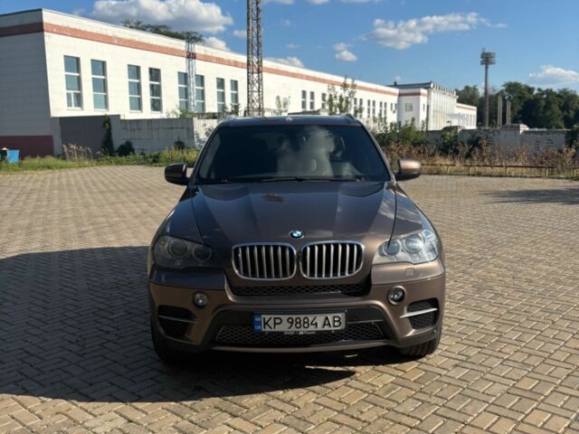 Коричневый БМВ Х5, объемом двигателя 3 л и пробегом 298 тыс. км за 13000 $, фото 1 на Automoto.ua