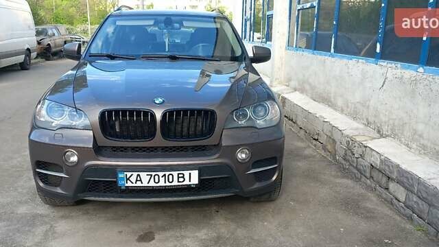 Коричневый БМВ Х5, объемом двигателя 4.4 л и пробегом 255 тыс. км за 16000 $, фото 1 на Automoto.ua