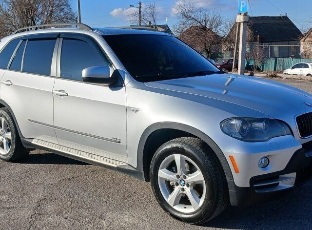 Серый БМВ Х5, объемом двигателя 3 л и пробегом 156 тыс. км за 11600 $, фото 1 на Automoto.ua