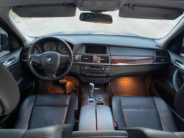 Сірий БМВ Х5, об'ємом двигуна 3 л та пробігом 230 тис. км за 11402 $, фото 1 на Automoto.ua