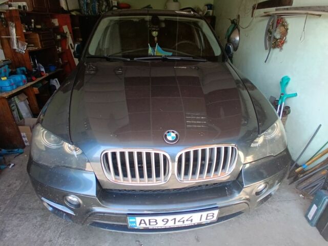 Серый БМВ Х5, объемом двигателя 3 л и пробегом 270 тыс. км за 15500 $, фото 1 на Automoto.ua