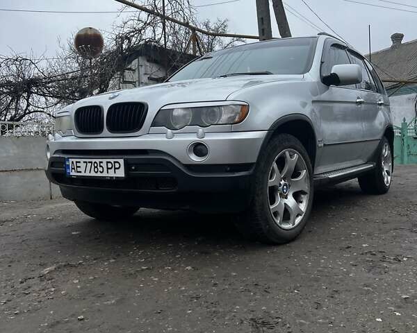 Сірий БМВ Х5, об'ємом двигуна 4.4 л та пробігом 300 тис. км за 7800 $, фото 1 на Automoto.ua