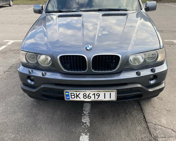 Серый БМВ Х5, объемом двигателя 3 л и пробегом 400 тыс. км за 10300 $, фото 1 на Automoto.ua