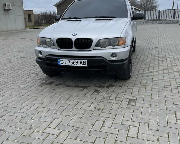 Серый БМВ Х5, объемом двигателя 3 л и пробегом 371 тыс. км за 7499 $, фото 1 на Automoto.ua