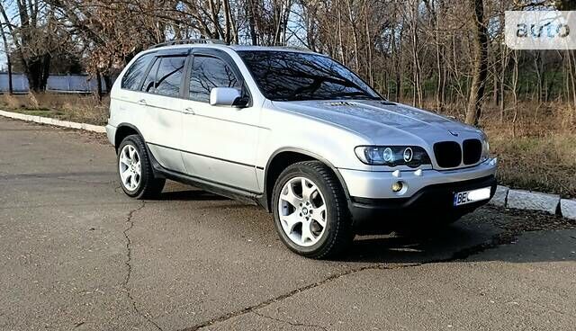 Серый БМВ Х5, объемом двигателя 3 л и пробегом 380 тыс. км за 10600 $, фото 1 на Automoto.ua