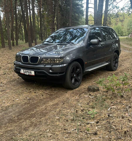 Серый БМВ Х5, объемом двигателя 3 л и пробегом 420 тыс. км за 8300 $, фото 1 на Automoto.ua