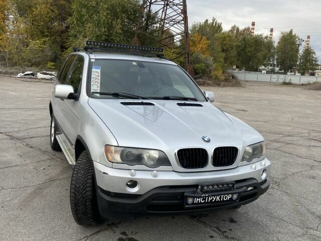 Серый БМВ Х5, объемом двигателя 3 л и пробегом 390 тыс. км за 5500 $, фото 1 на Automoto.ua