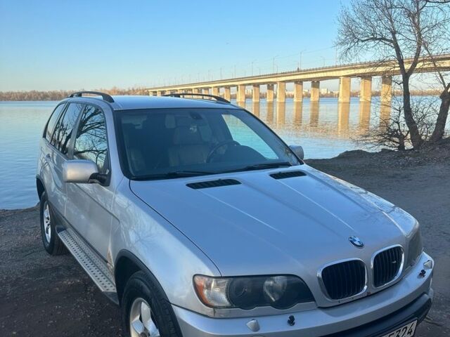 Серый БМВ Х5, объемом двигателя 3 л и пробегом 350 тыс. км за 4500 $, фото 1 на Automoto.ua