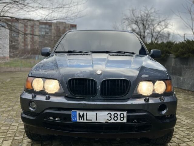 Серый БМВ Х5, объемом двигателя 3 л и пробегом 200 тыс. км за 3400 $, фото 1 на Automoto.ua