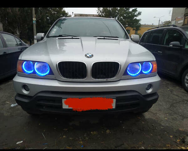 Серый БМВ Х5, объемом двигателя 3 л и пробегом 499 тыс. км за 5000 $, фото 1 на Automoto.ua