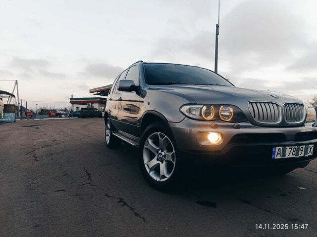 Серый БМВ Х5, объемом двигателя 3 л и пробегом 300 тыс. км за 6000 $, фото 1 на Automoto.ua