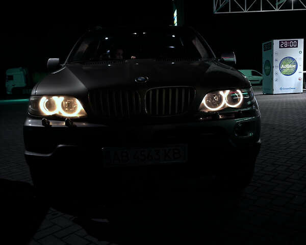 Серый БМВ Х5, объемом двигателя 3 л и пробегом 307 тыс. км за 10400 $, фото 1 на Automoto.ua