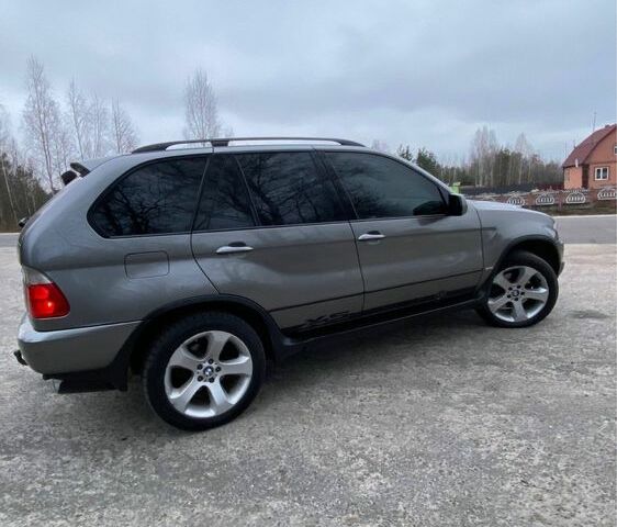 Серый БМВ Х5, объемом двигателя 3 л и пробегом 350 тыс. км за 6000 $, фото 1 на Automoto.ua