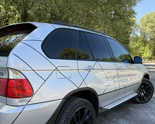 Серый БМВ Х5, объемом двигателя 0 л и пробегом 300 тыс. км за 5000 $, фото 1 на Automoto.ua