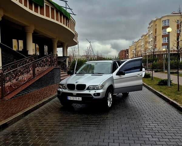 Серый БМВ Х5, объемом двигателя 4.4 л и пробегом 301 тыс. км за 9500 $, фото 1 на Automoto.ua