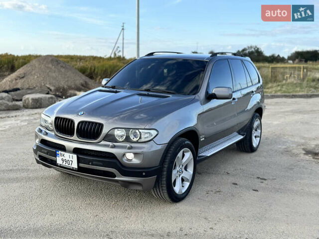 Серый БМВ Х5, объемом двигателя 3 л и пробегом 310 тыс. км за 12100 $, фото 1 на Automoto.ua