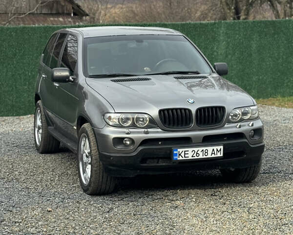 Серый БМВ Х5, объемом двигателя 3 л и пробегом 592 тыс. км за 10500 $, фото 1 на Automoto.ua