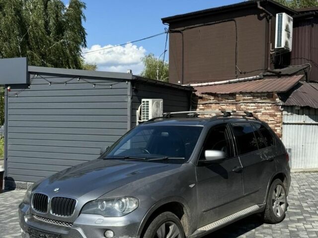 Серый БМВ Х5, объемом двигателя 3 л и пробегом 293 тыс. км за 4200 $, фото 1 на Automoto.ua