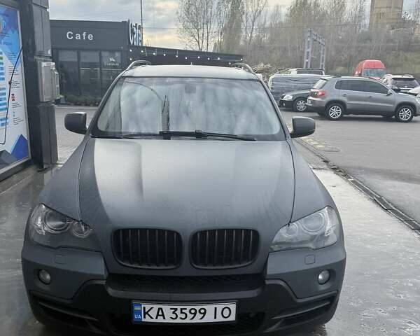 Серый БМВ Х5, объемом двигателя 3 л и пробегом 370 тыс. км за 15800 $, фото 1 на Automoto.ua
