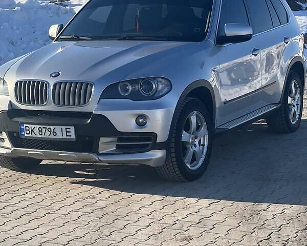 Серый БМВ Х5, объемом двигателя 3 л и пробегом 330 тыс. км за 14500 $, фото 1 на Automoto.ua