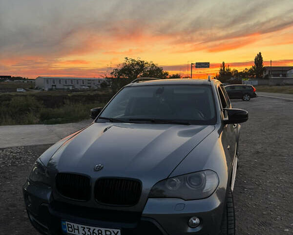 Серый БМВ Х5, объемом двигателя 3 л и пробегом 250 тыс. км за 16000 $, фото 1 на Automoto.ua