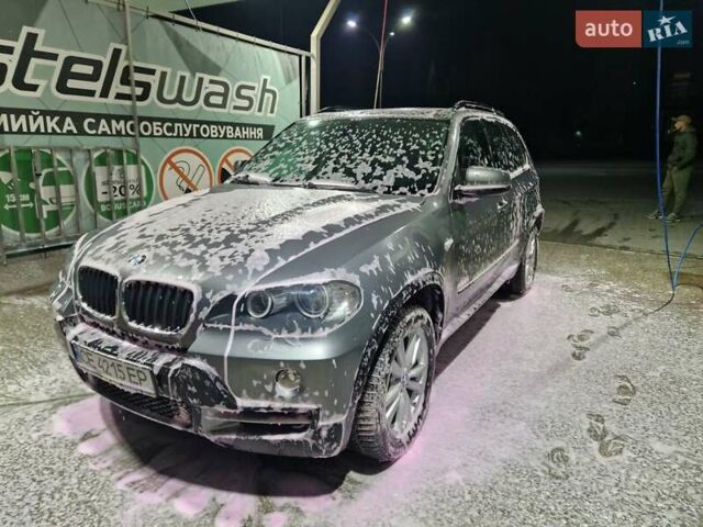 Серый БМВ Х5, объемом двигателя 3 л и пробегом 300 тыс. км за 12400 $, фото 1 на Automoto.ua