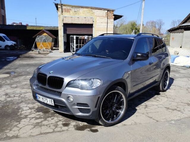 Серый БМВ Х5, объемом двигателя 3 л и пробегом 190 тыс. км за 16000 $, фото 1 на Automoto.ua