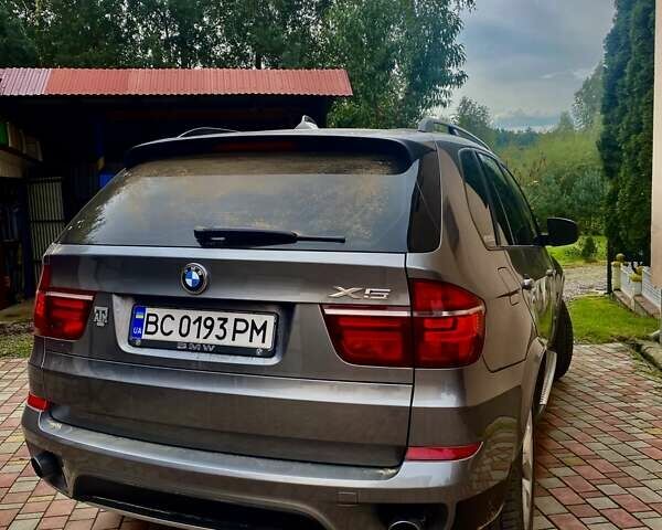 Серый БМВ Х5, объемом двигателя 3 л и пробегом 170 тыс. км за 14999 $, фото 1 на Automoto.ua