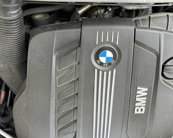 Серый БМВ Х5, объемом двигателя 3 л и пробегом 350 тыс. км за 16000 $, фото 1 на Automoto.ua