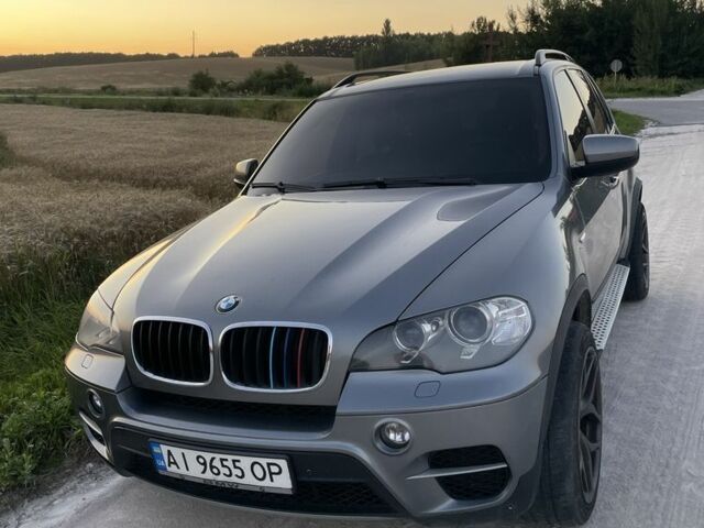 Серый БМВ Х5, объемом двигателя 3 л и пробегом 345 тыс. км за 15300 $, фото 1 на Automoto.ua