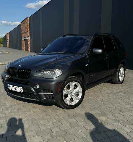 Серый БМВ Х5, объемом двигателя 3 л и пробегом 235 тыс. км за 18000 $, фото 1 на Automoto.ua