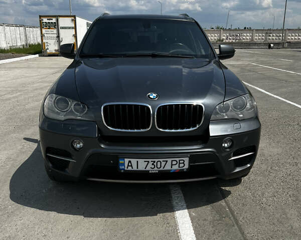 Серый БМВ Х5, объемом двигателя 3 л и пробегом 370 тыс. км за 19900 $, фото 1 на Automoto.ua