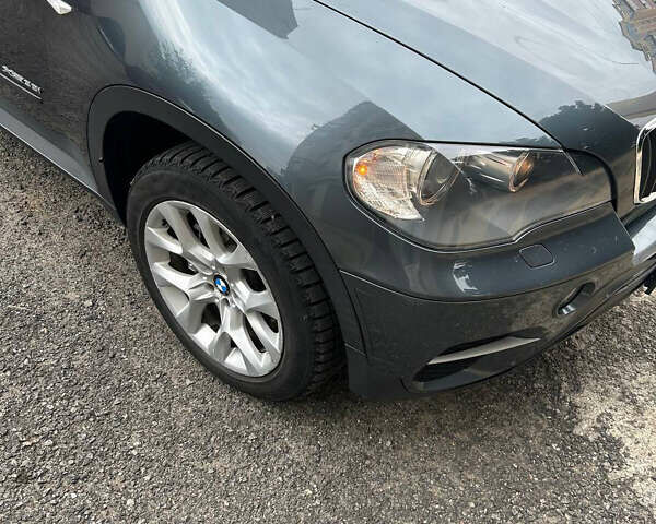 Серый БМВ Х5, объемом двигателя 3 л и пробегом 179 тыс. км за 9800 $, фото 1 на Automoto.ua