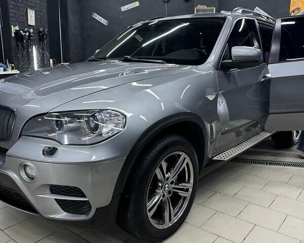 Серый БМВ Х5, объемом двигателя 2.98 л и пробегом 240 тыс. км за 16500 $, фото 1 на Automoto.ua